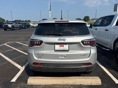 Used 2026 Jeep Compass Latitude AWD/4WD image 3