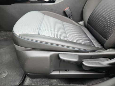 Certified 2025 Chevrolet Trax LT w/ LT Convenience Package FWD image 19