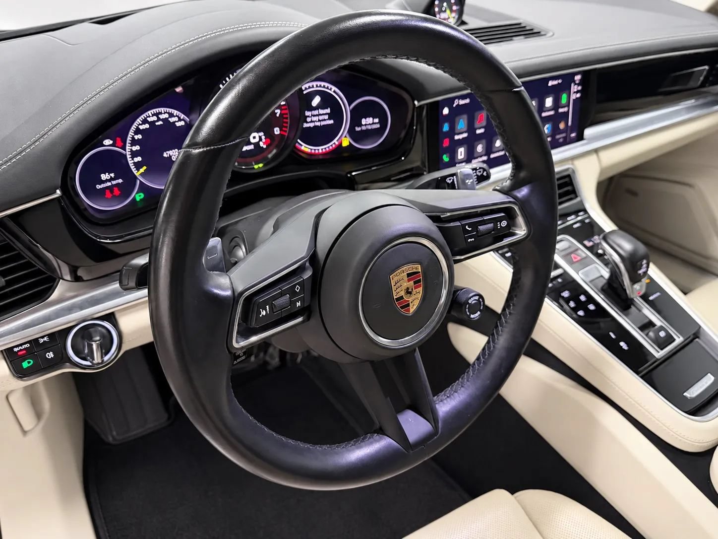Used 2022 Porsche Panamera 4 w/ Premium Package AWD/4WD image 10