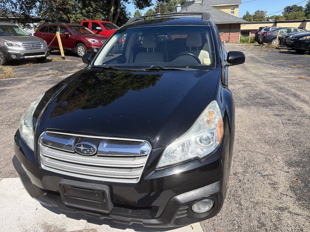 Used 2014 Subaru Outback 2.5i Premium AWD/4WD image 1