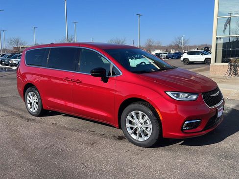 New 2026 Chrysler Pacifica Select AWD/4WD image 2