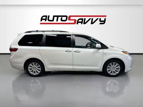 Used 2017 Toyota Sienna XLE AWD/4WD image 8