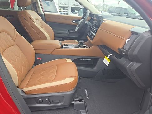 New 2026 Nissan Pathfinder Platinum AWD/4WD image 26