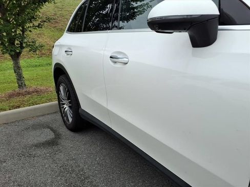 Used 2024 Mercedes-Benz GLC 300 4MATIC image 5