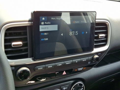 New 2025 Hyundai Venue SE image 16