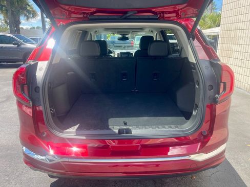Used 2024 GMC Terrain Denali w/ Denali Premium Package AWD/4WD image 5