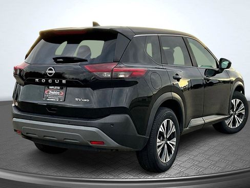 Used 2023 Nissan Rogue SV image 2