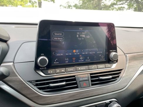 Used 2025 Nissan Altima 2.5 SV image 25