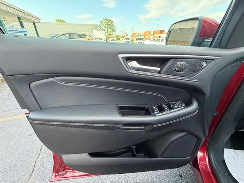Used 2019 Ford Edge Titanium FWD image 19