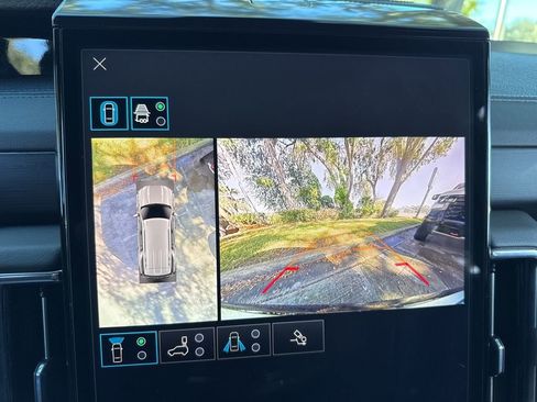 Used 2025 GMC Yukon Denali image 32