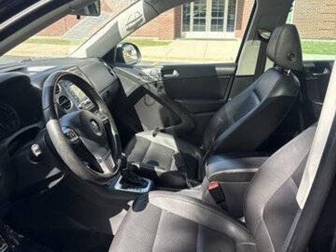 Used 2013 Volkswagen Tiguan S FWD image 11
