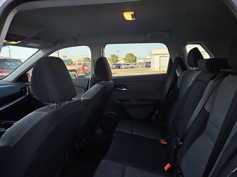 Used 2023 Nissan Rogue SV image 17