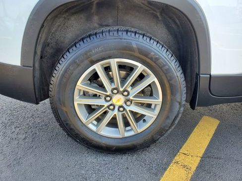 Certified 2023 Chevrolet Traverse LT FWD image 9