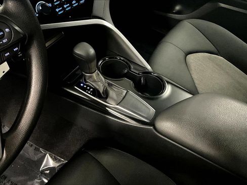 Used 2019 Toyota Camry LE image 18