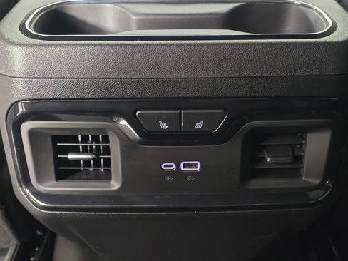 Used 2024 GMC Sierra 1500 AT4 w/ Technology Package AWD/4WD image 17