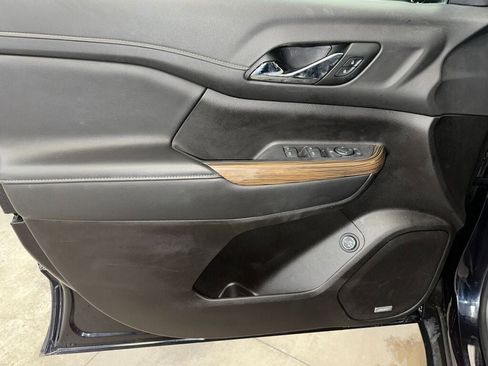 Certified 2022 GMC Acadia SLE w/ Driver Convenience Package image 4