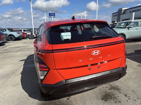 Used 2025 Hyundai Kona SE image 13