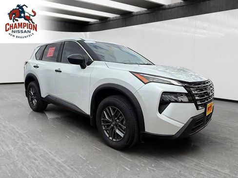 Used 2025 Nissan Rogue S FWD image 7