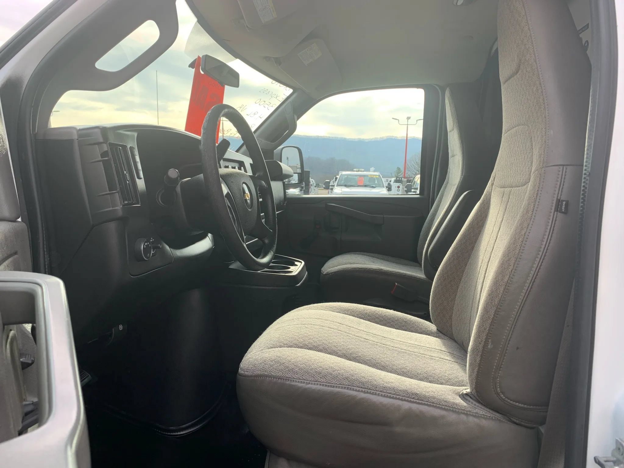 Used 2016 Chevrolet Express 3500 RWD image 9