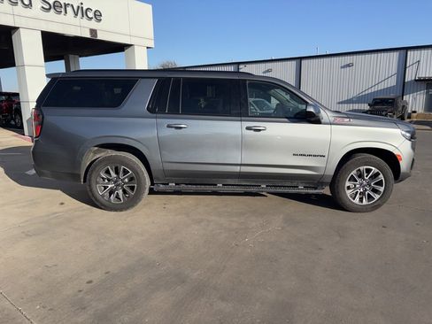 Used 2022 Chevrolet Suburban Z71 image 4