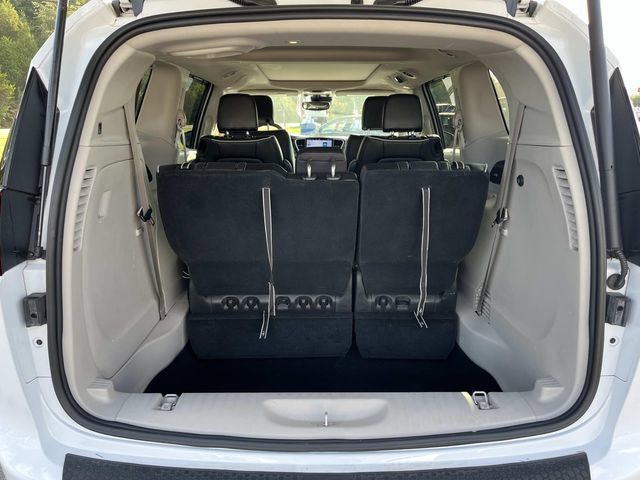 Used 2023 Chrysler Pacifica Limited FWD image 18