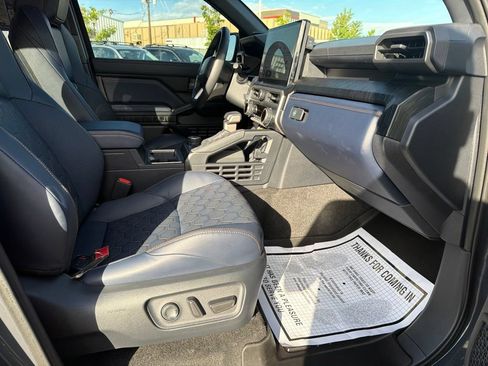 Used 2025 Toyota 4Runner Platinum AWD/4WD image 11
