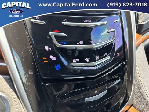 Used 2020 Cadillac Escalade Premium Luxury AWD/4WD image 30