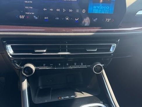 Used 2024 Chevrolet Traverse Z71 image 11