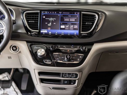 Used 2022 Chrysler Pacifica Touring-L image 39