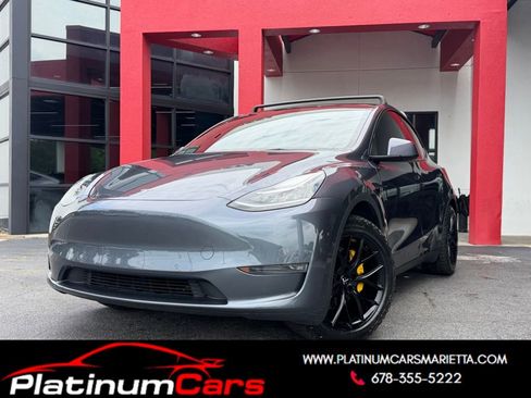 Used 2022 Tesla Model Y Long Range AWD/4WD image 1