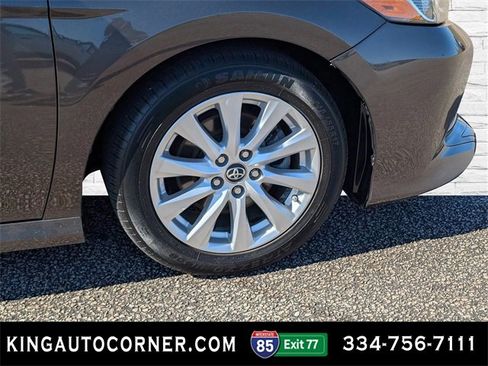 Used 2018 Toyota Camry LE image 10