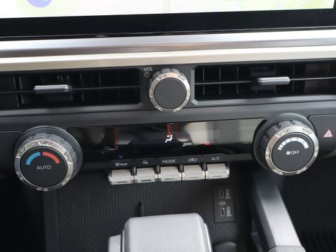 Used 2025 Toyota Tacoma TRD Sport image 31