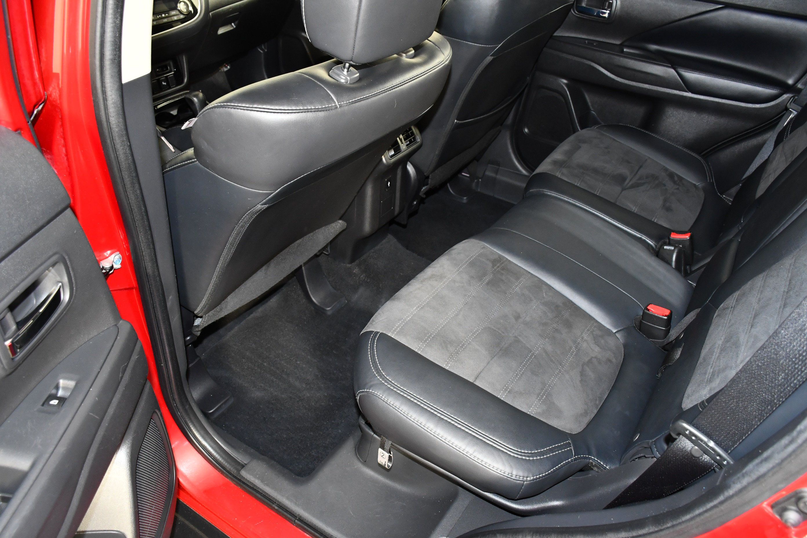 Used 2019 Mitsubishi Outlander SE AWD/4WD image 29