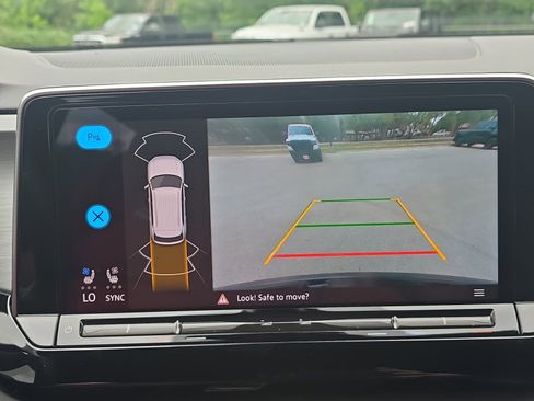 Used 2024 Volkswagen Atlas Cross Sport SE image 14