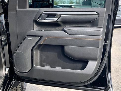 Used 2025 GMC Sierra 2500 AT4 w/ Technology Package image 30