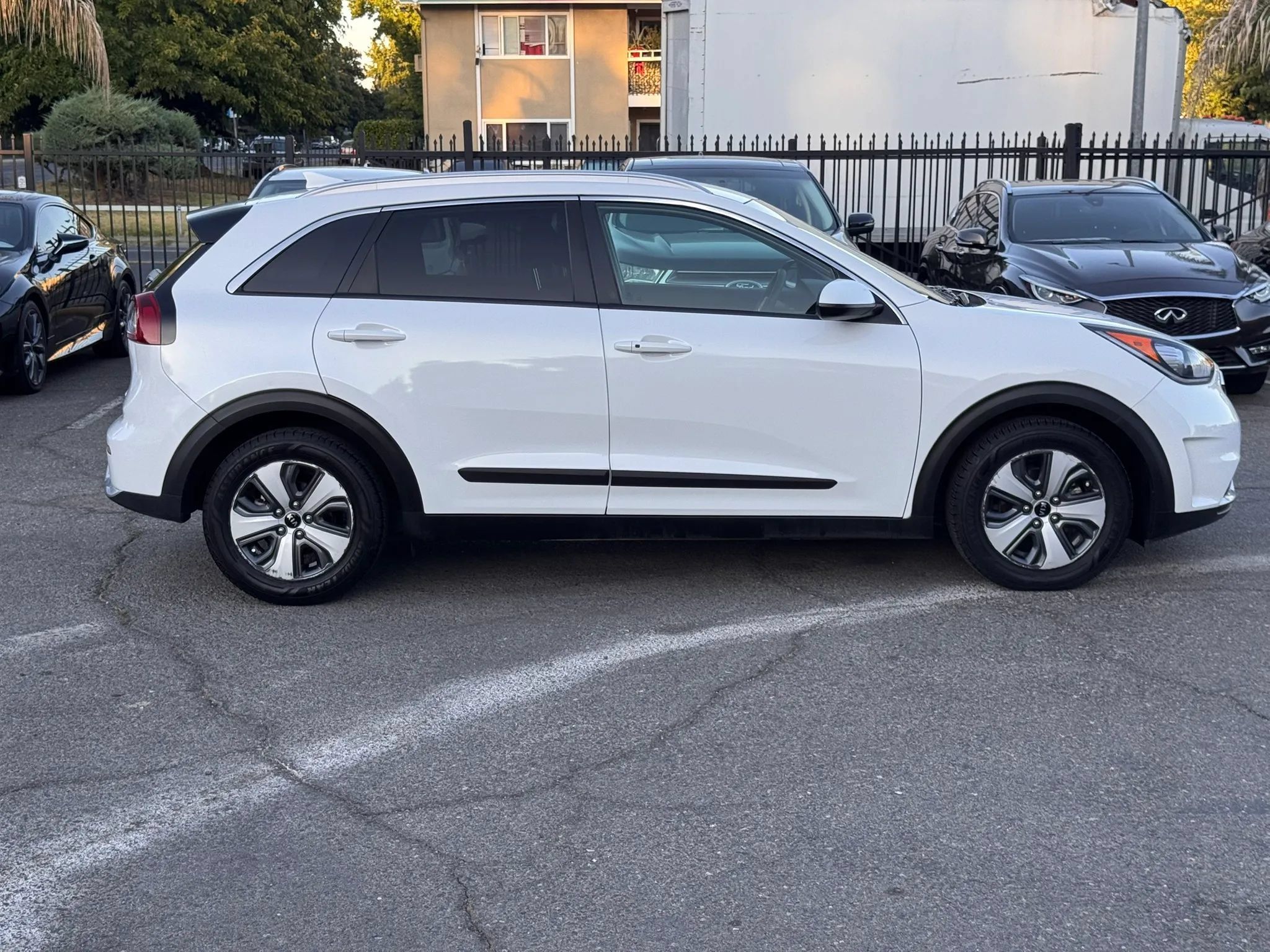 Used 2018 Kia Niro LX FWD image 7
