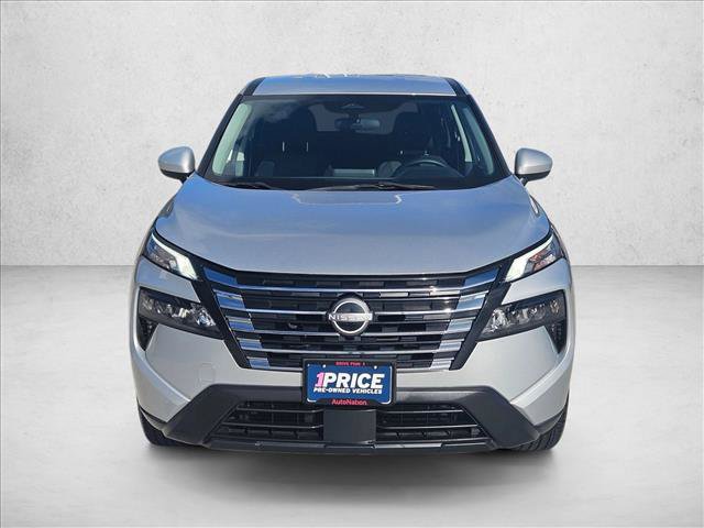 Used 2024 Nissan Rogue SV AWD/4WD image 2