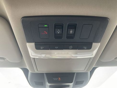 Used 2025 Nissan Rogue SL w/ Tech Package AWD/4WD image 17