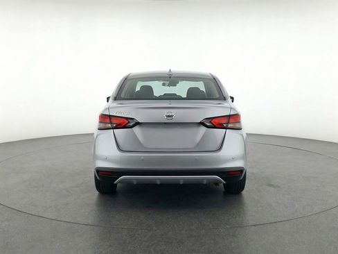 Used 2025 Nissan Versa SV image 6