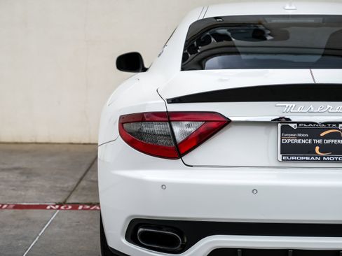 Used 2015 Maserati GranTurismo Sport RWD image 43