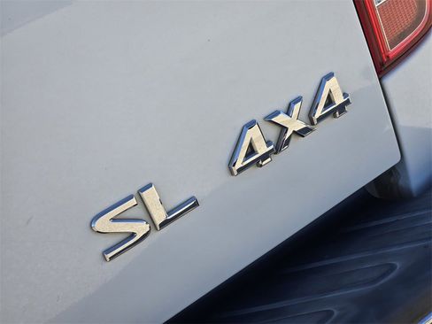 Used 2019 Nissan Frontier SL image 8