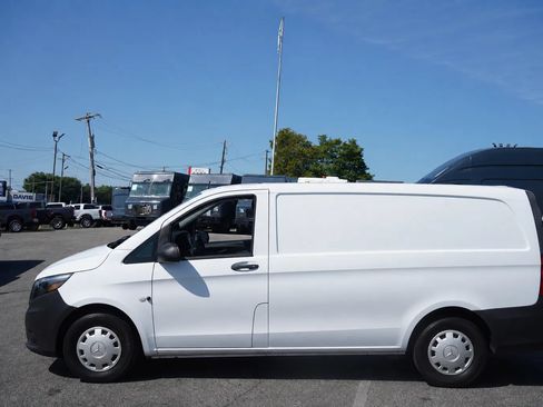 Used 2017 Mercedes-Benz Metris w/ Blind Spot Assist Package image 6