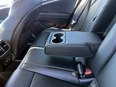 Used 2023 Genesis G70 2.0T image 13