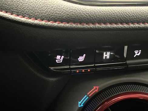 Used 2021 Chevrolet Blazer RS w/ Enhanced Convenience Package image 8