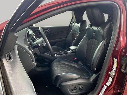 Used 2015 Chrysler 200 S FWD image 8