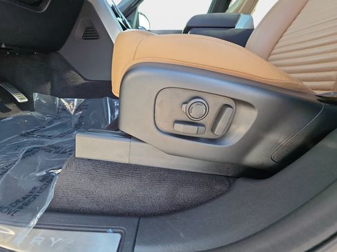 Certified 2025 Land Rover Discovery Dynamic SE AWD/4WD image 29