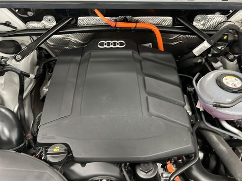 Used 2022 Audi Q5 e Premium w/ Convenience Package AWD/4WD image 28