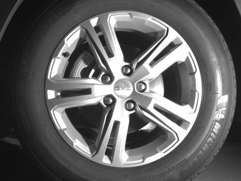 Used 2024 GMC Terrain SLE image 12