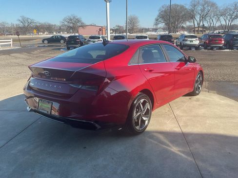 Used 2022 Hyundai Elantra SEL w/ Convenience + Premium Package image 5