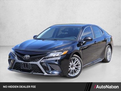 Used 2019 Toyota Camry SE FWD image 1